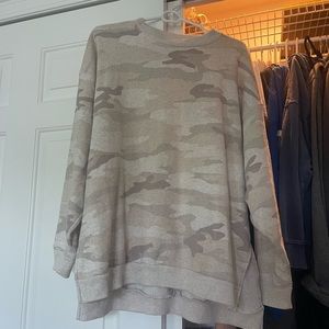 American Eagle | Beige Camo long sleeve | Oversized Fit